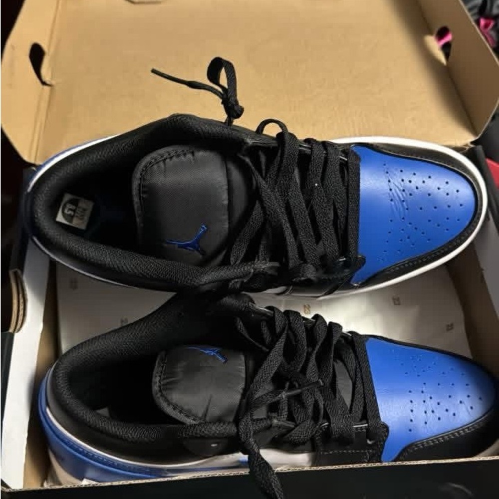 Jordan Men's Black and Blue Sneakers